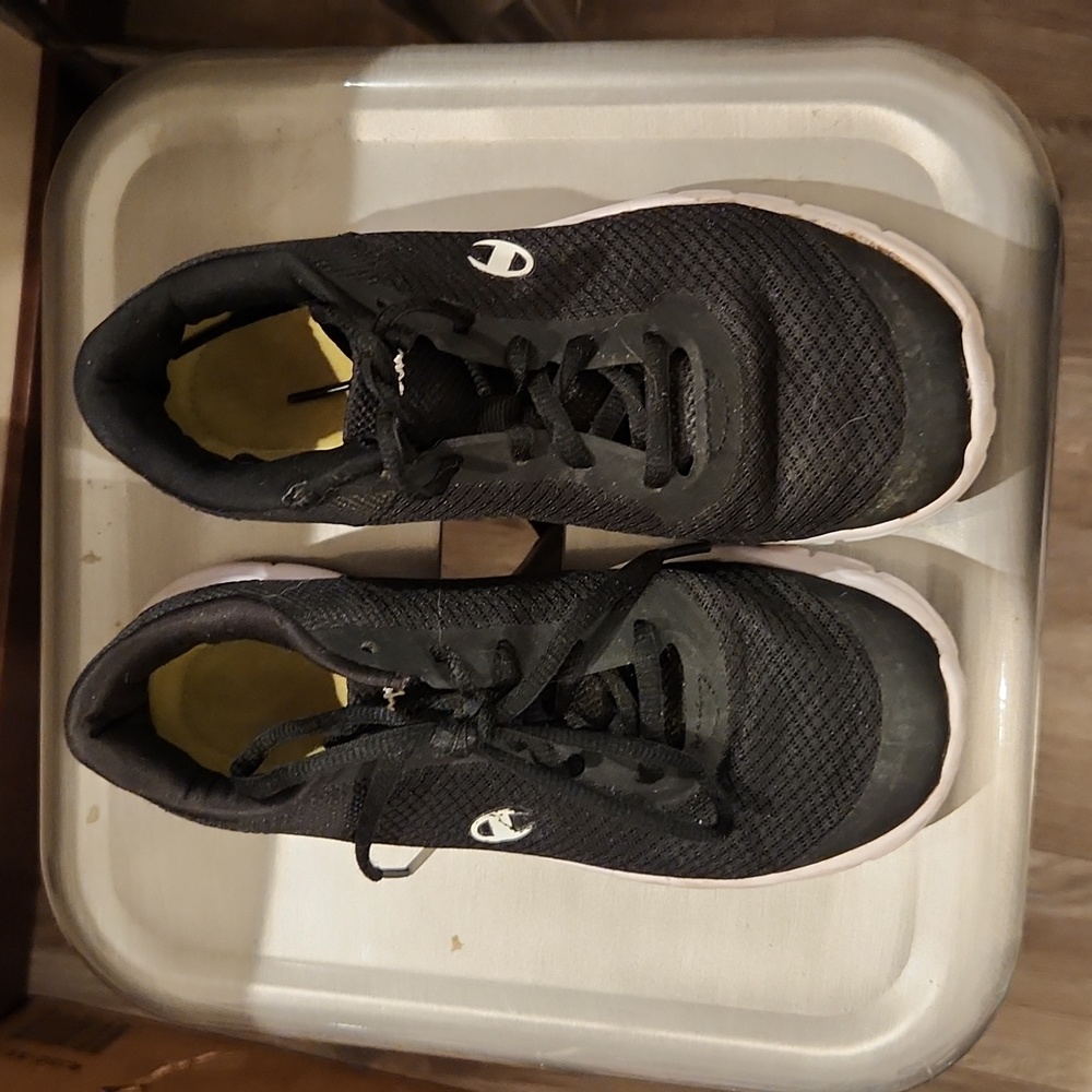 Champion black sneakers youth 3.5